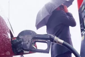 Sindikati: Smanjite trošarine na benzin za 10 posto