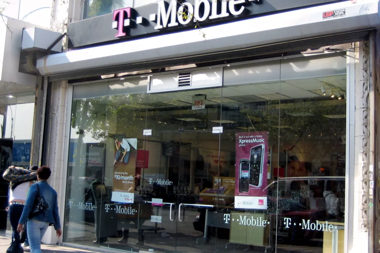 Američki T-Mobile gasi sedam call centara, otpušta 1900 radnika