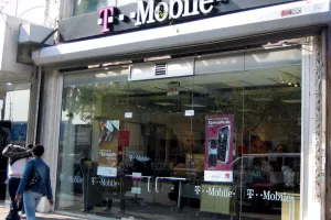 Američki T-Mobile gasi sedam call centara, otpušta 1900 radnika
