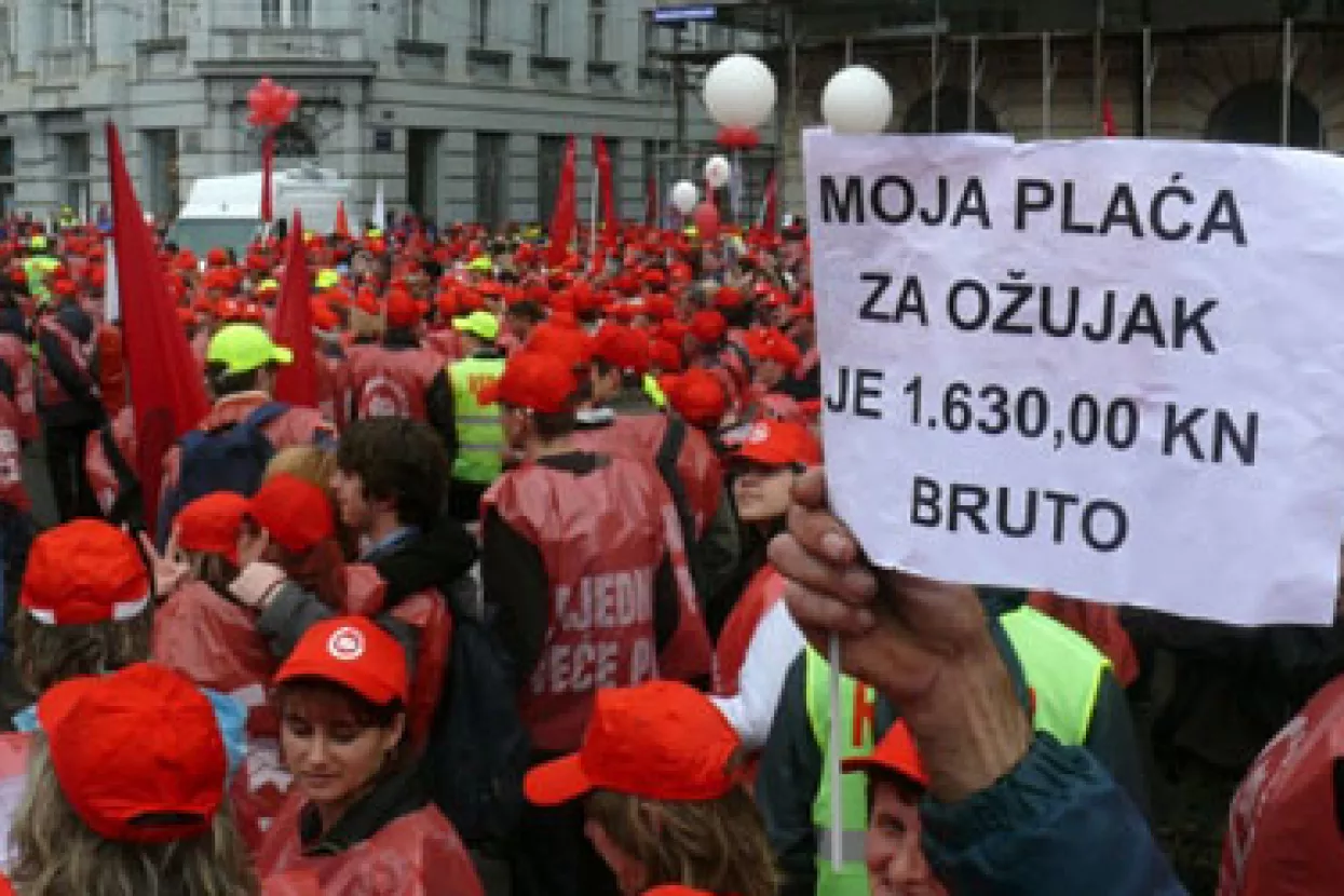 Nisu li građani zaslužili ljep&scaron;u čestitku od svoje Vlade?