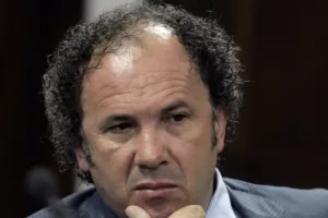 Kerum: Na&scaron;im dru&scaron;tvom upravljaju mediji i banke, a političari su im sluge