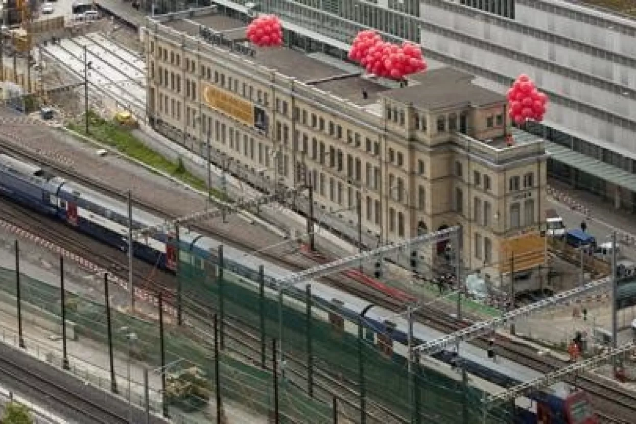 Švicarci na tračnicama sele zgradu tešku 6.200 tona