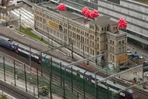 Švicarci na tračnicama sele zgradu tešku 6.200 tona