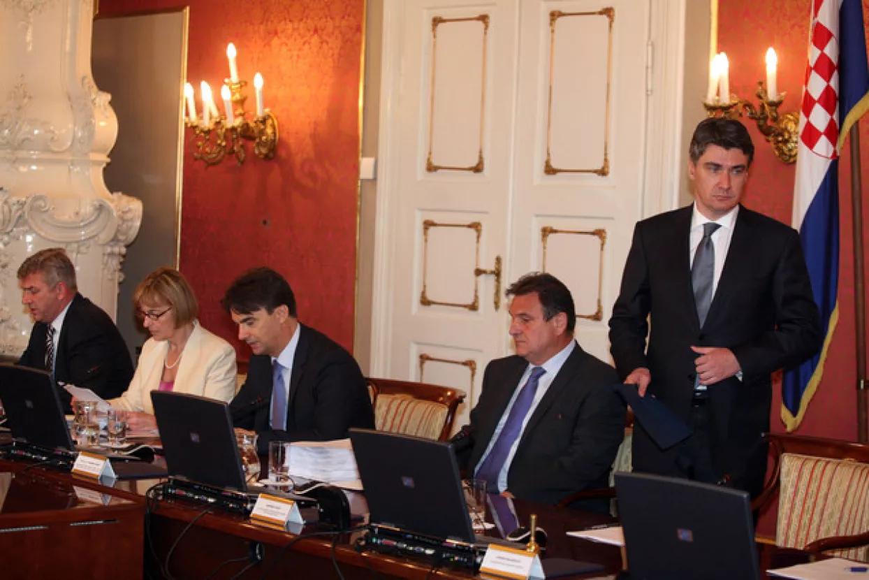 Vlada o HRT-u  i poreznom dugu