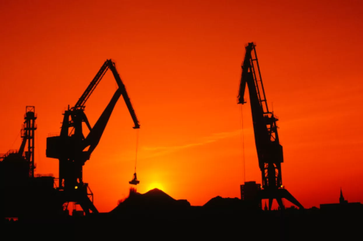 Slabljenje potražnje za naftom, željezom i drugim sirovinama