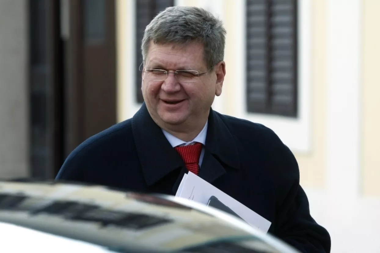 Vlada otkazala kolektivne ugovore