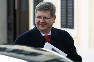 Vlada otkazala kolektivne ugovore