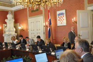 Vlada predstavila planove do 2015.