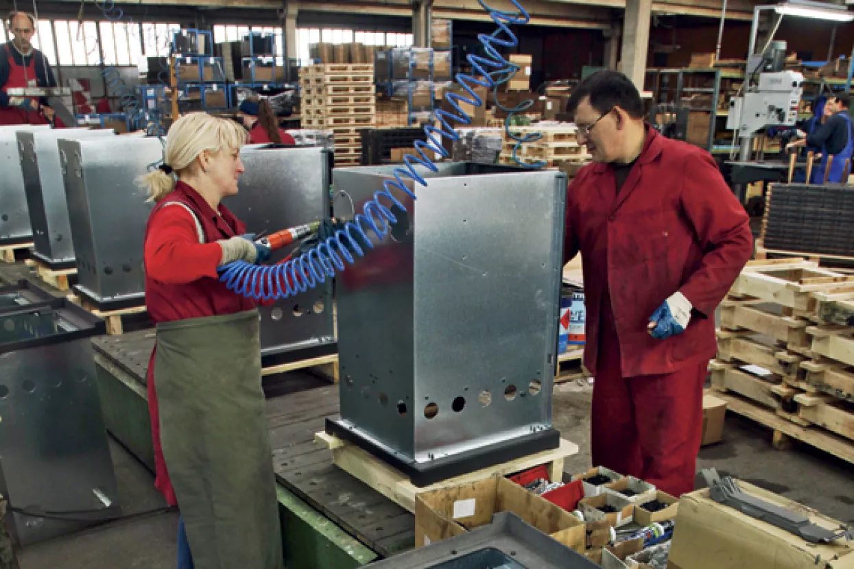 Nova radna mjesta ne može otvoriti ništa osim rezanja bruto plaća