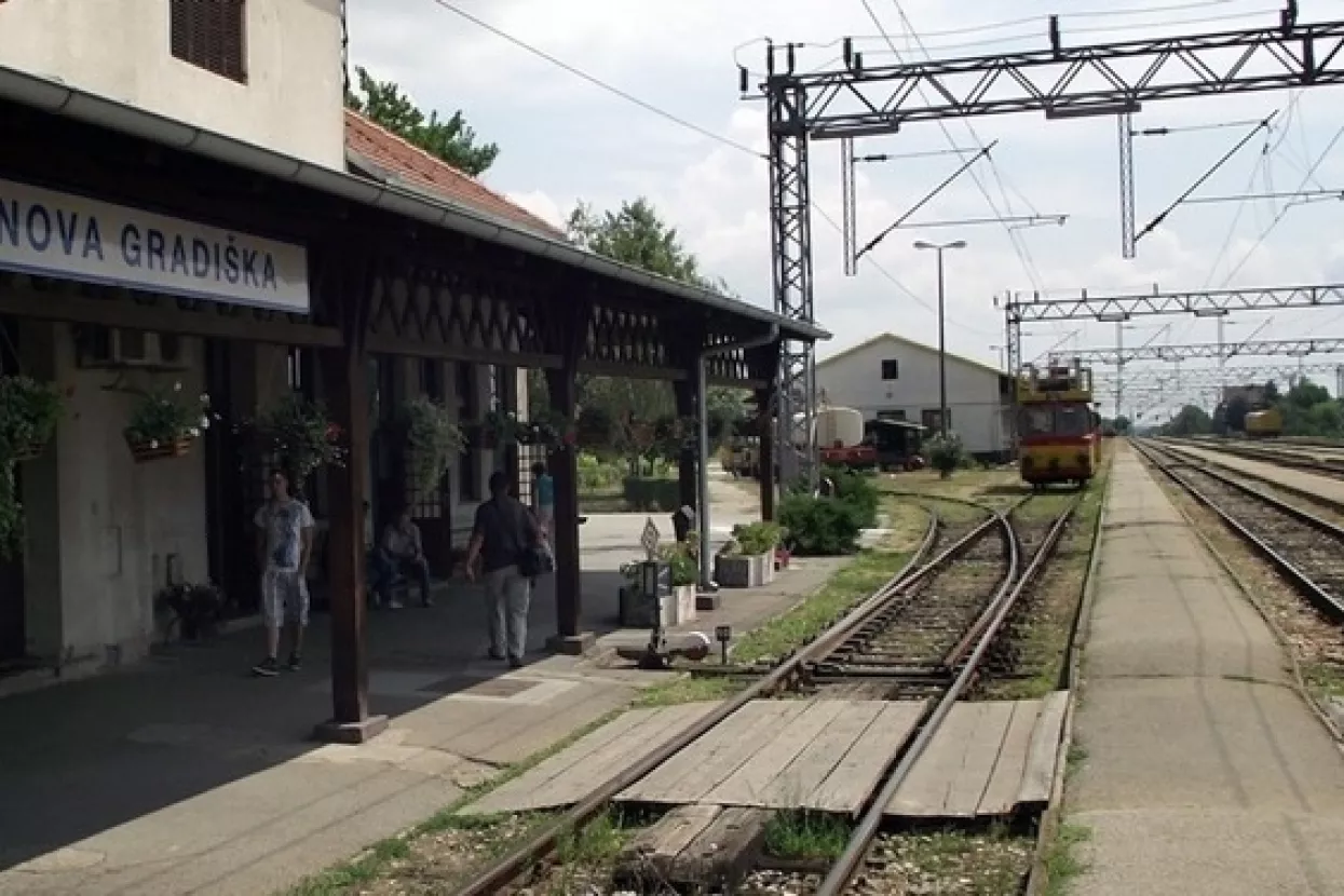 Željeznicom prevezeno 56 posto manje putnika