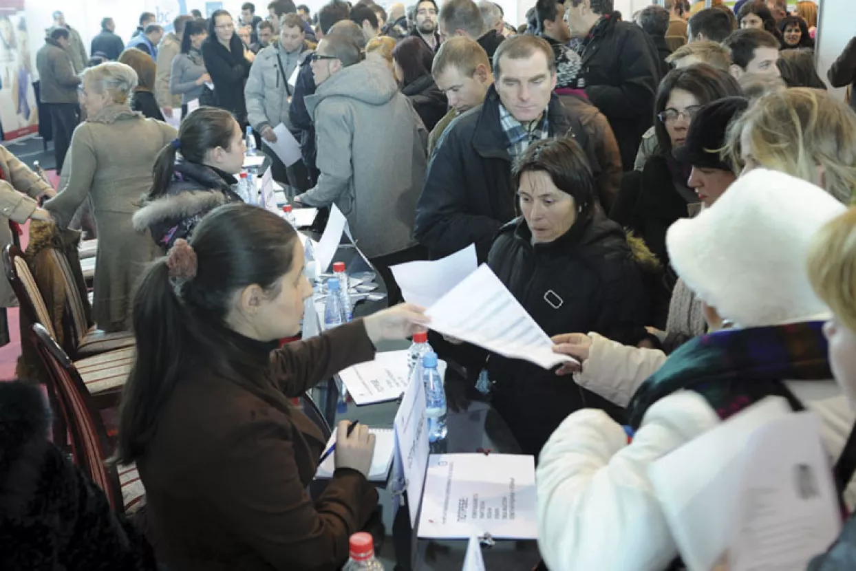 Broj nezaposlenih prema&scaron;io 300.000