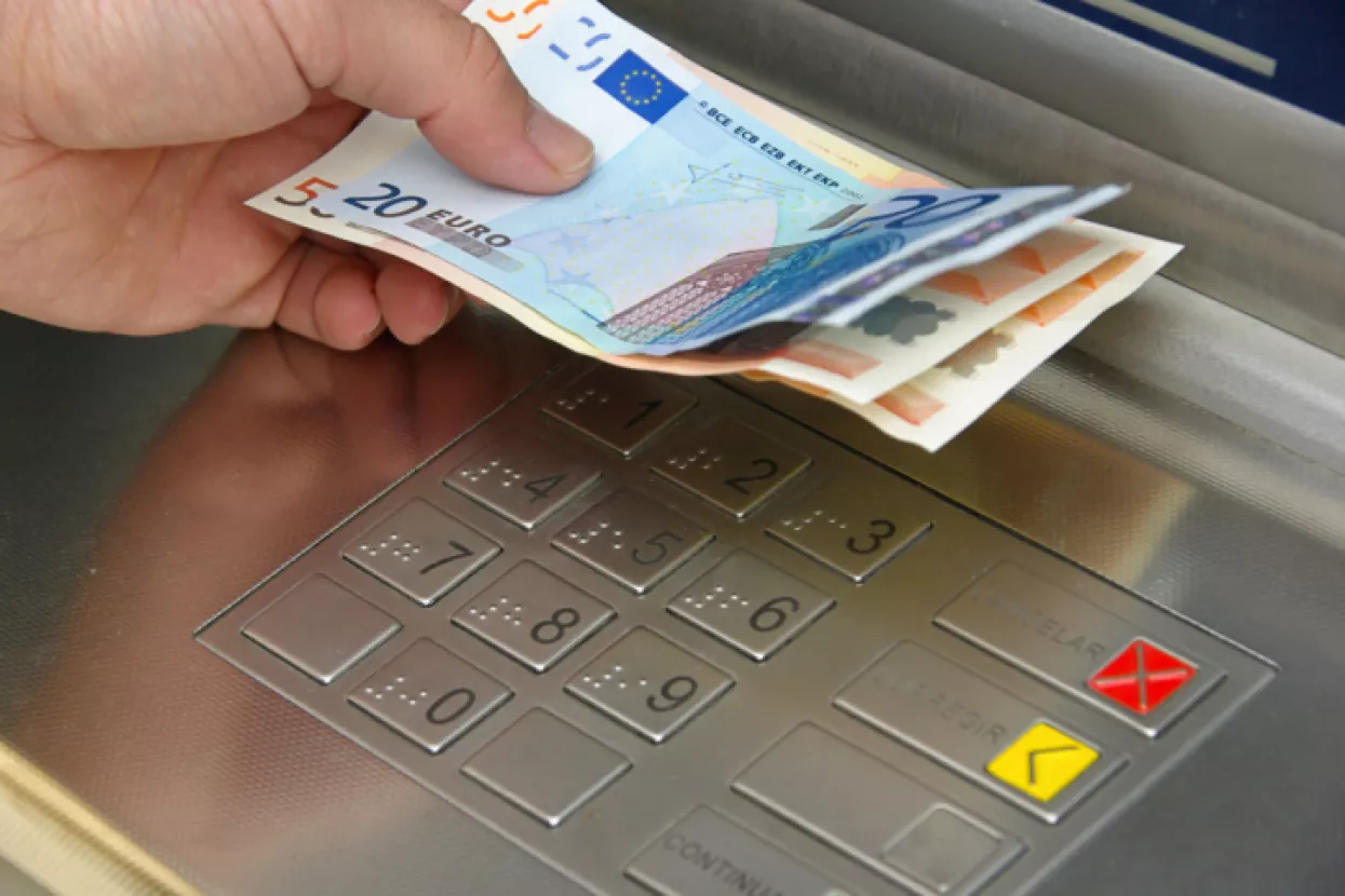 &Scaron;panjolci povlače novac iz banaka, odljev grčkih depozita zaustavljen