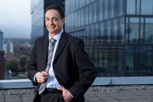 Oppenheim nakon zahtjeva Hanfe promijenio mišljenje