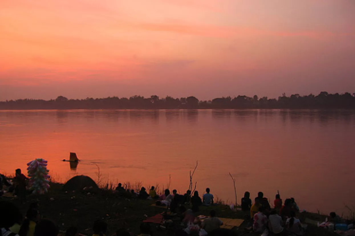 Phon Phisai: Mitska zmija riga vatrene kugle