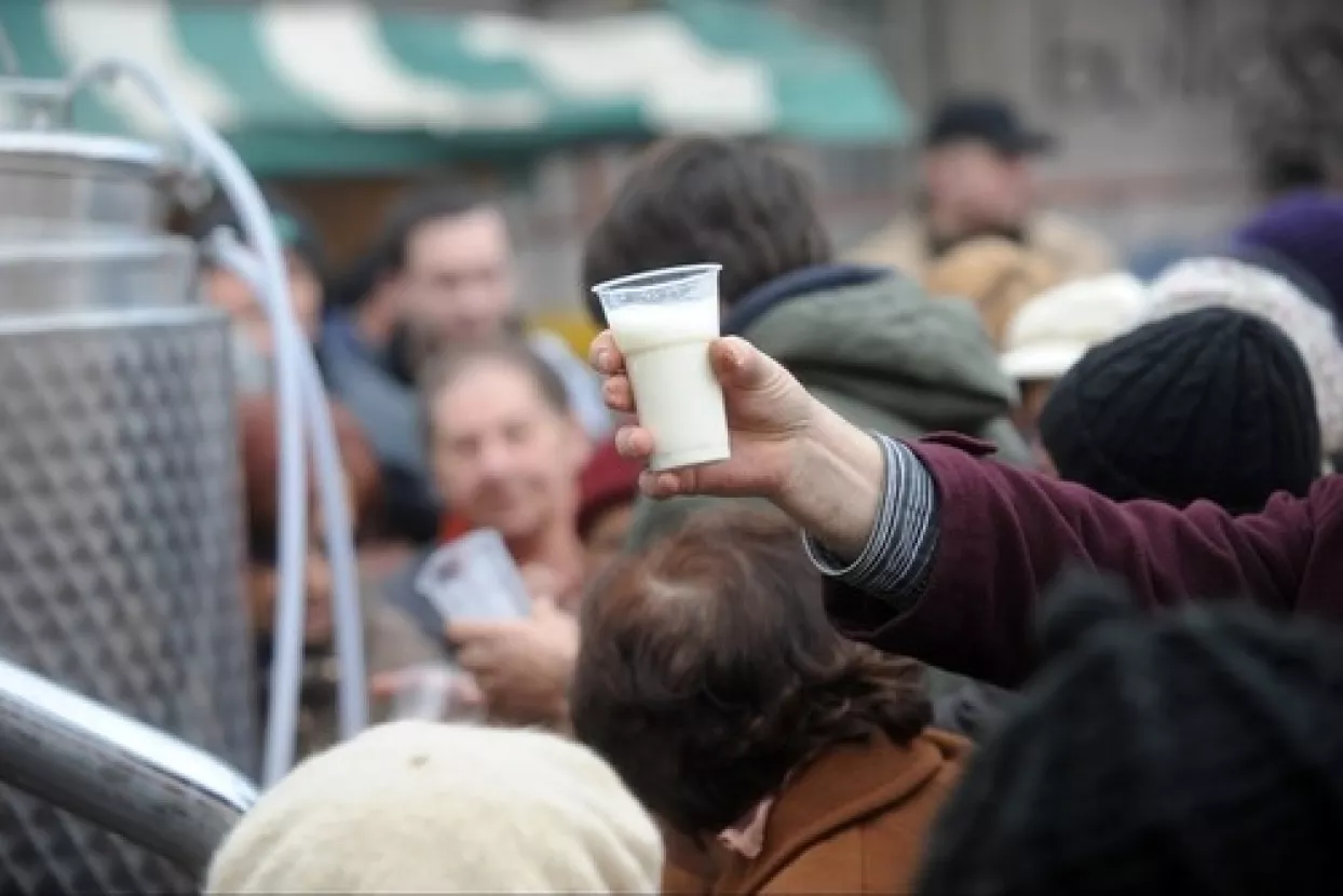 Mljekari nisu isporučili mlijeko, dijele ga besplatno po farmama