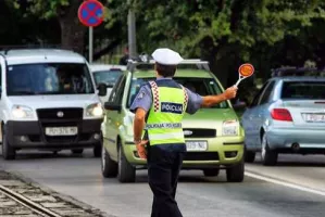 Policajci jo&scaron; ne primaju Diners i Amex