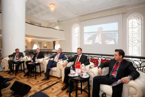 Gospodarstvo i mediji: Koliko se vole?