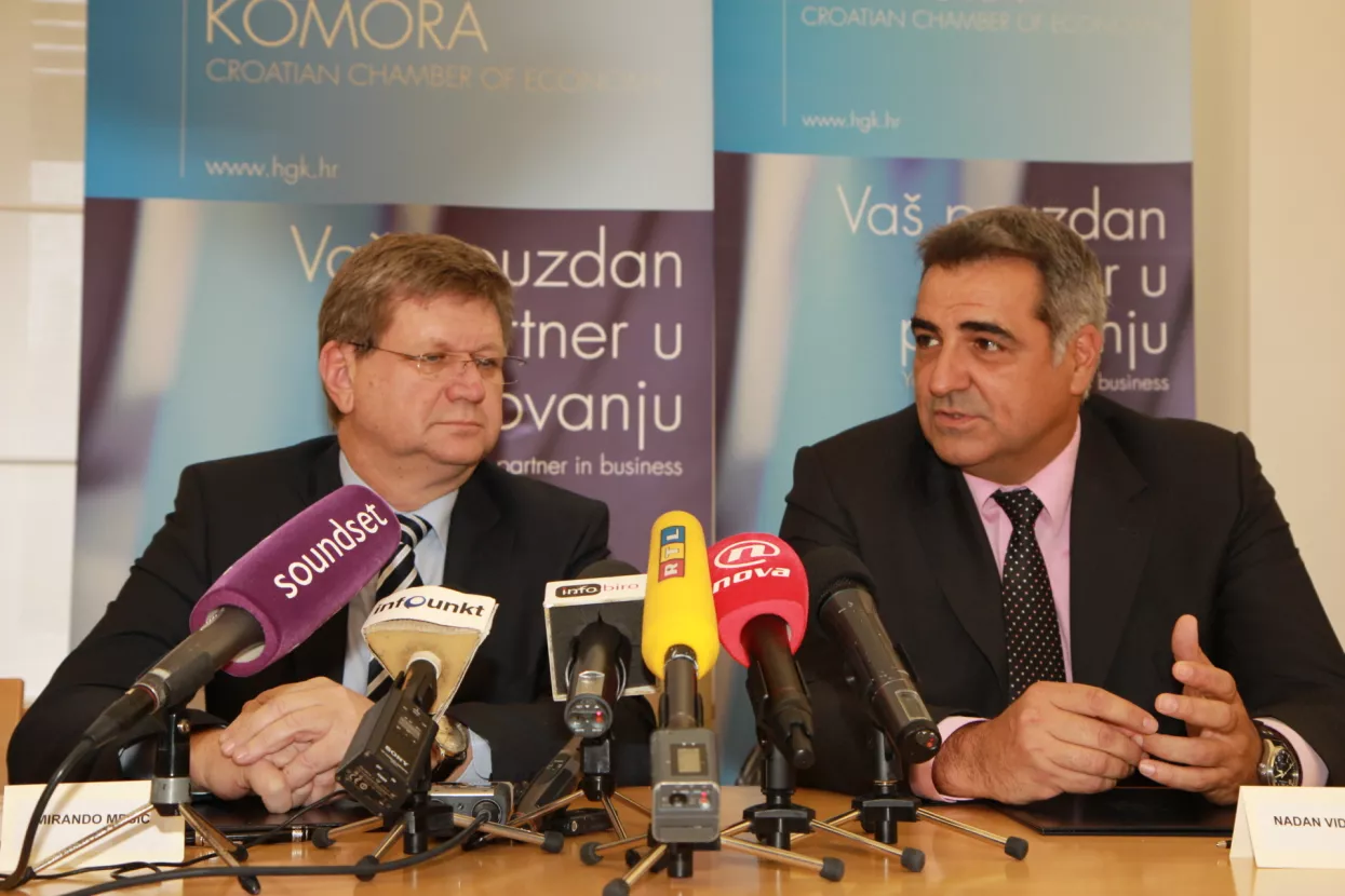 Vlada socijalni mir neće kupovati kreditima