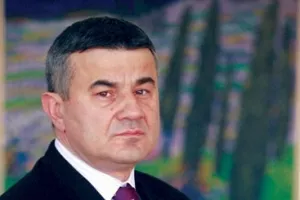 'Vlada bi trebala zatražiti privremenu suspenziju ugovora s MOL-om'