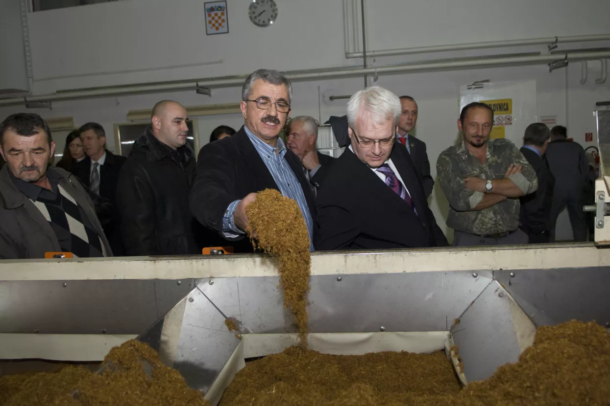 Josipović u obilasku poslovne zone u Udbini