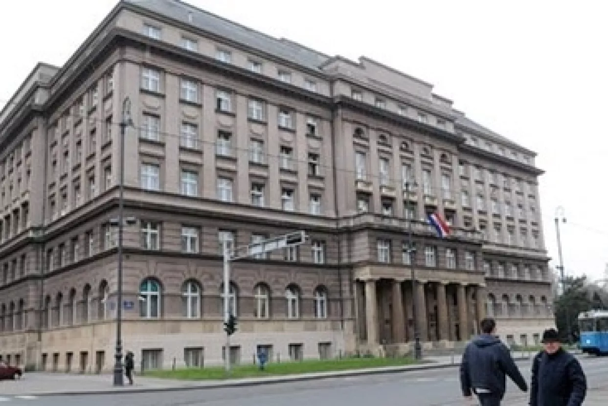 'Dužnosnici HZMO-a  nagrađeni za smanjenje plaća svojim radnicima'