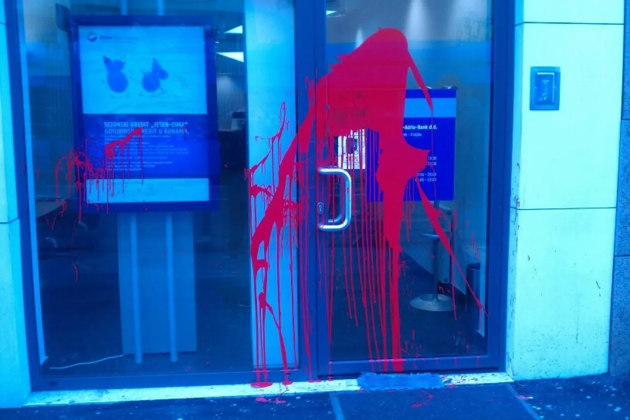 Anonymousi ostavili poruku i Hypo banci