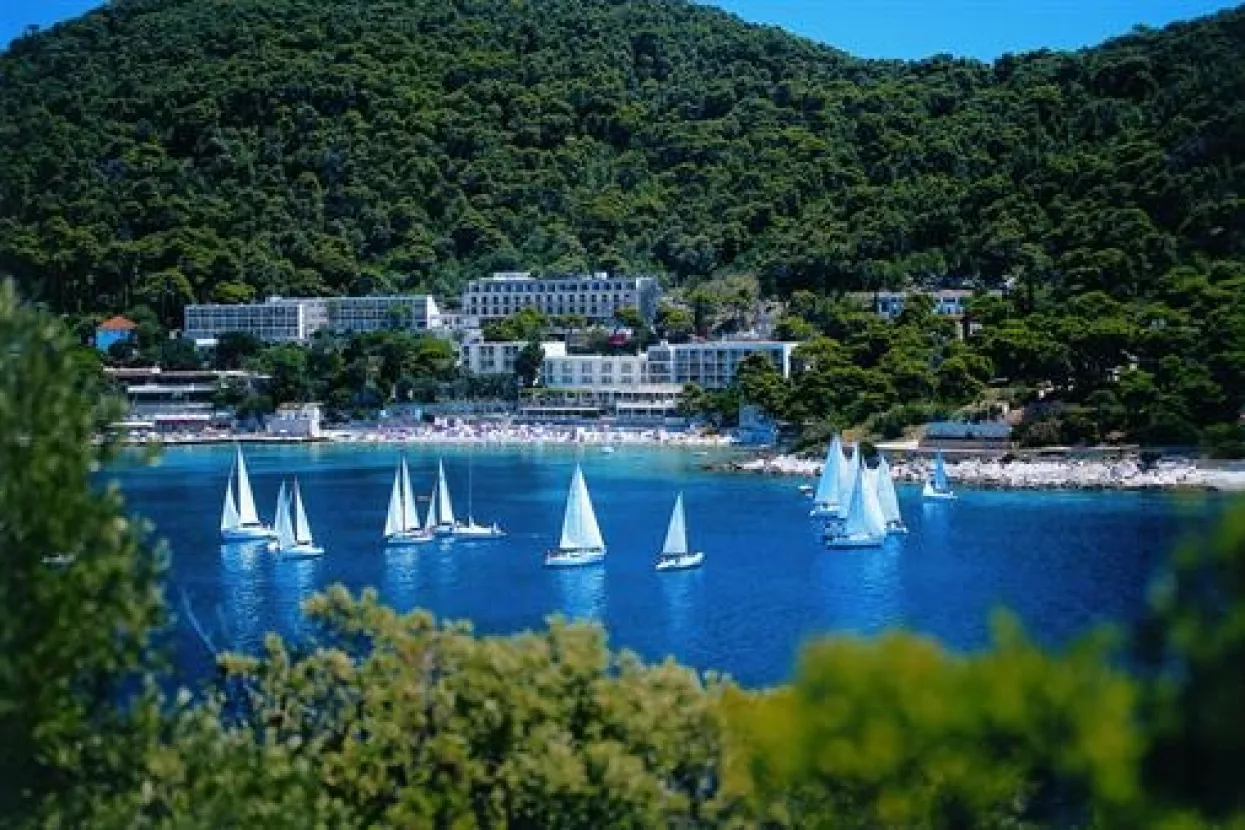 Hvar, Makarska i Dubrovnik rasprodani za špicu sezone