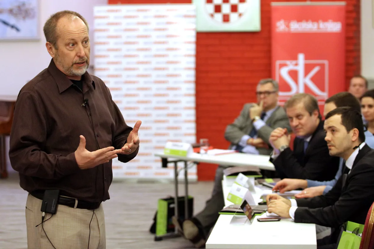 FOTO: APB započeo predavanjem profesora Barnetta sa Stanforda