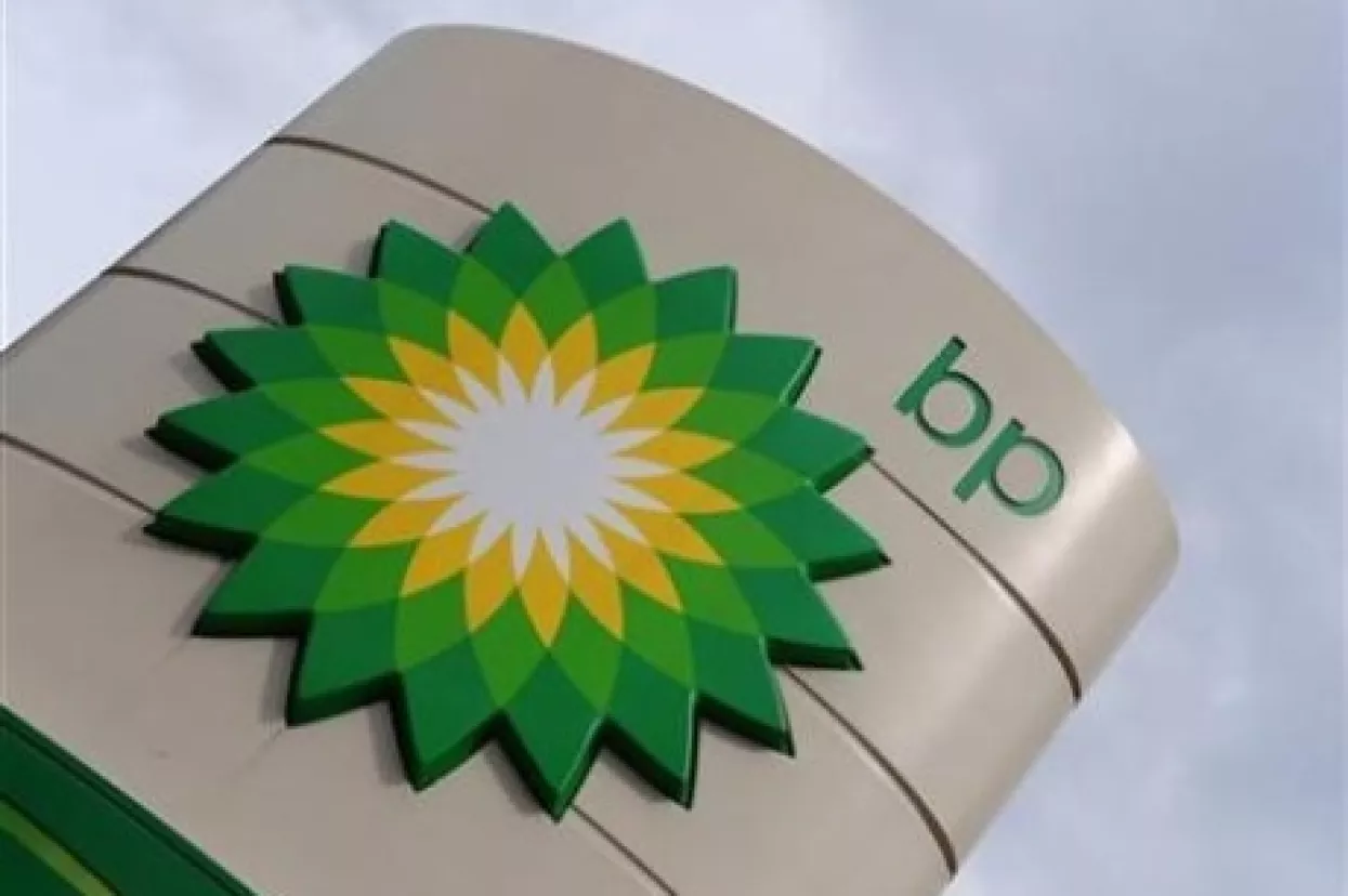 Odštete prepolovile dobit BP-a