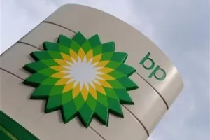 Odštete prepolovile dobit BP-a