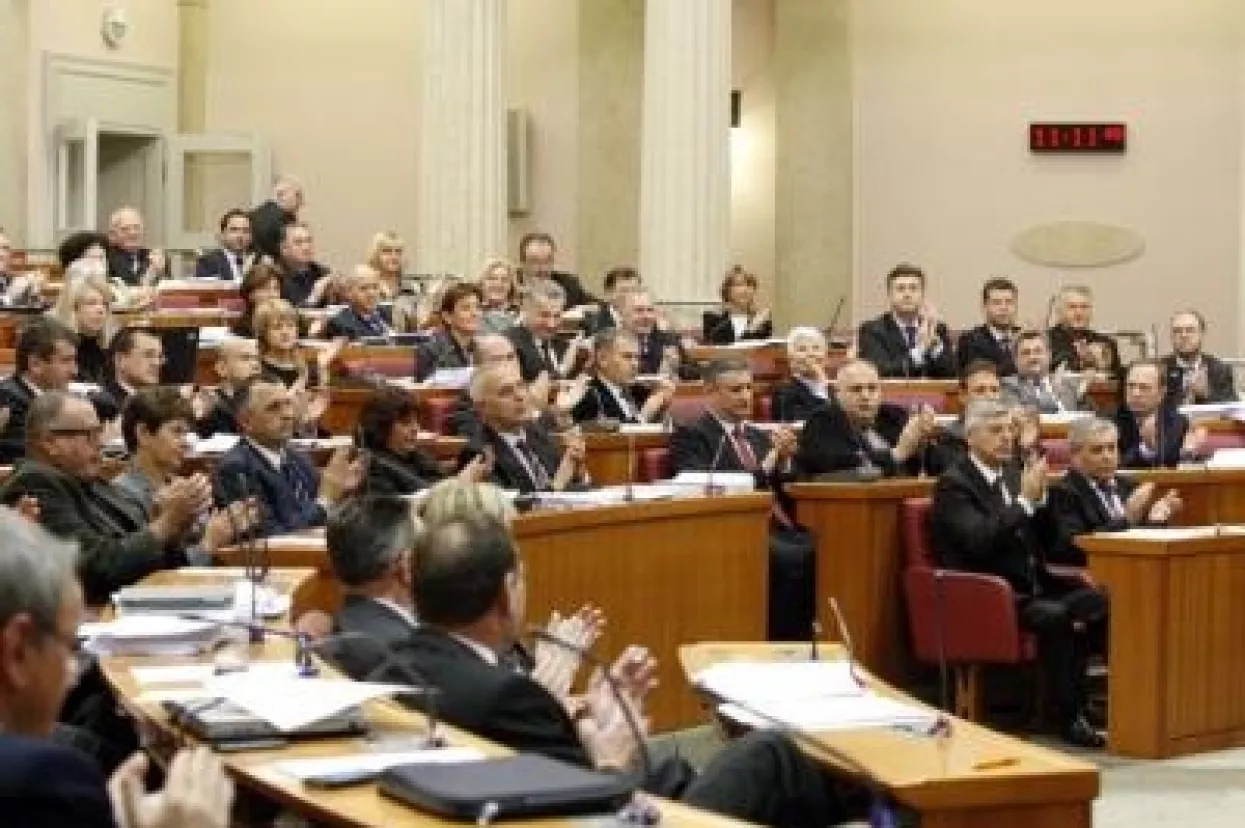 Prihodi 25 stranaka 140 milijuna kuna, polovica iz državnog proračuna