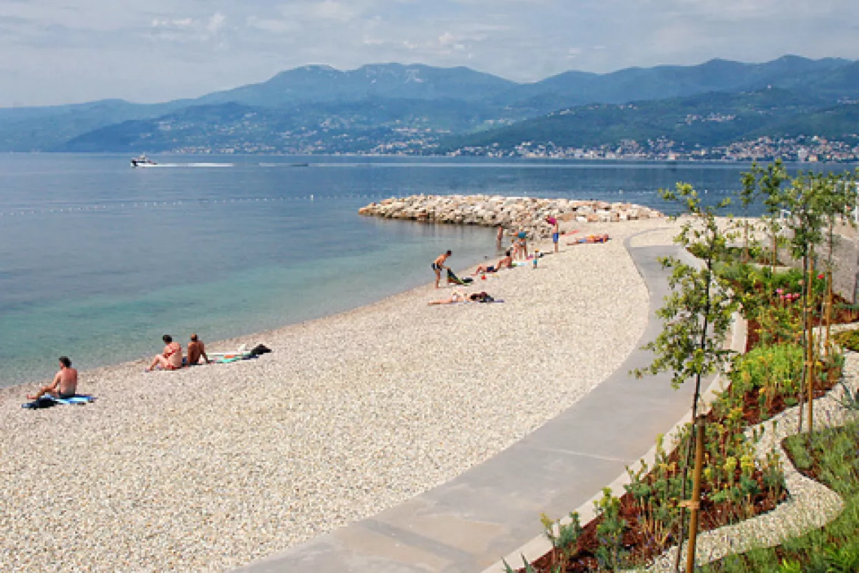 Hemingway bar koncesionar plaže Ploče