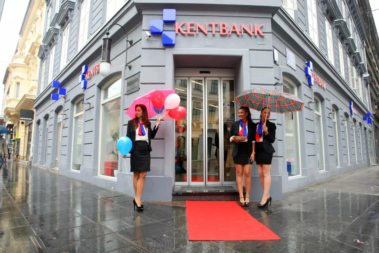 Male banke same joj se nude