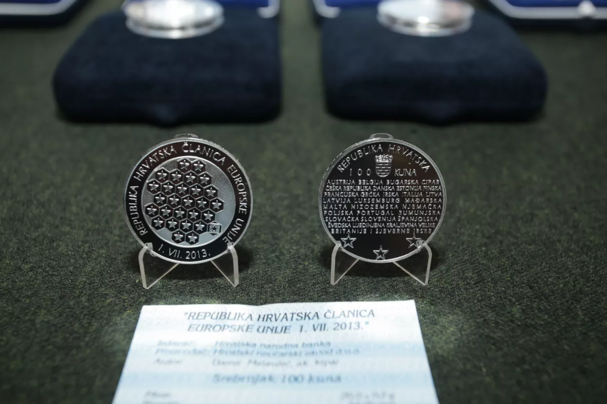 FOTO: Ovako je HNB obilježio ulazak Hrvatske u EU