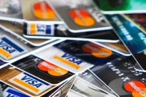 EK predlaže ograničenje naknada na kartične transakcije