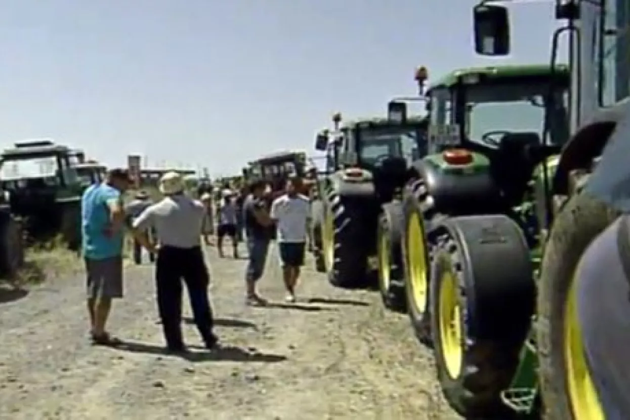 Traktori odlaze sa cesta, seljaci odlučili Vladu tužiti Ustavnom sudu