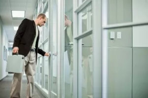 Polovina poslovnih subjekata neaktivna, isto toliko s jednim zaposlenim