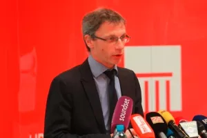 Česi se povukli, HNB predlaže otvaranje stečaja Centar banke