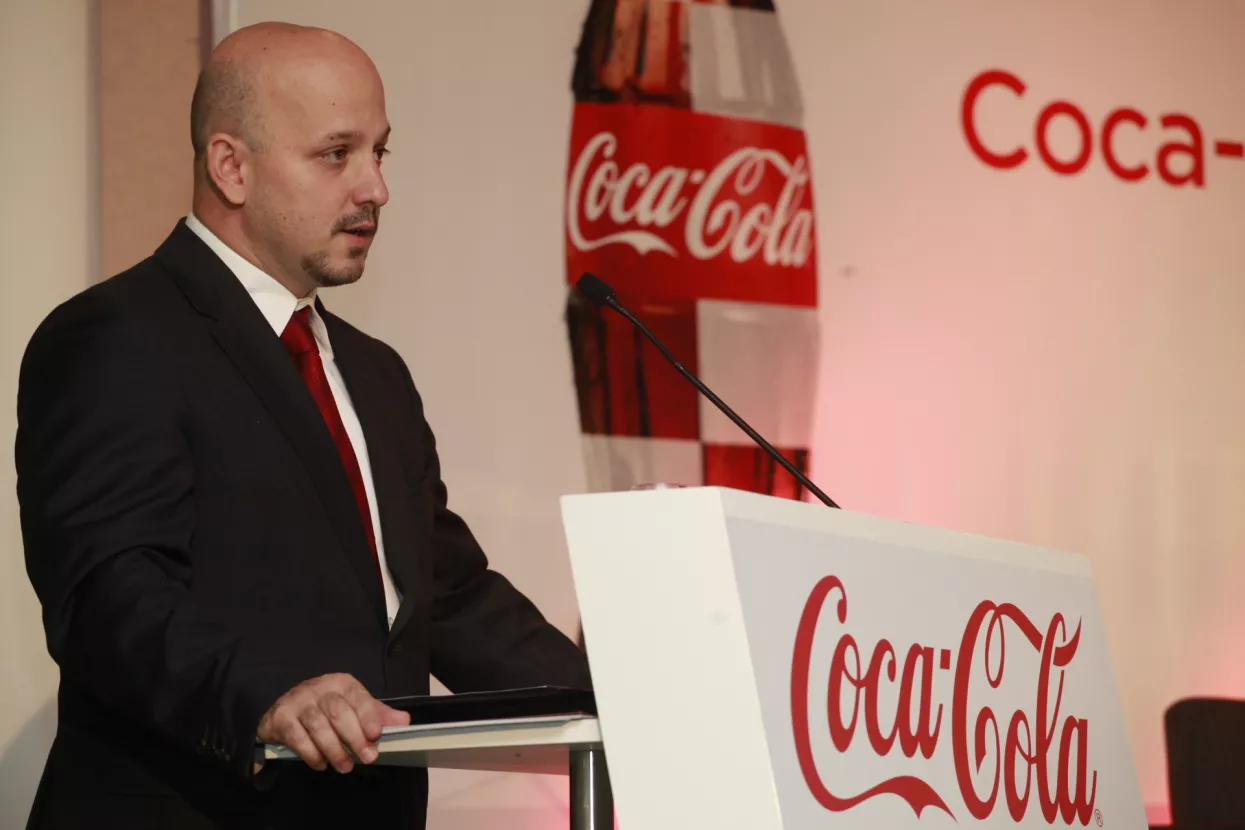 'Kada vidim koliko doprinose zapo&scaron;ljavanju, dođe mi da pijem vi&scaron;e Coca -Cole'