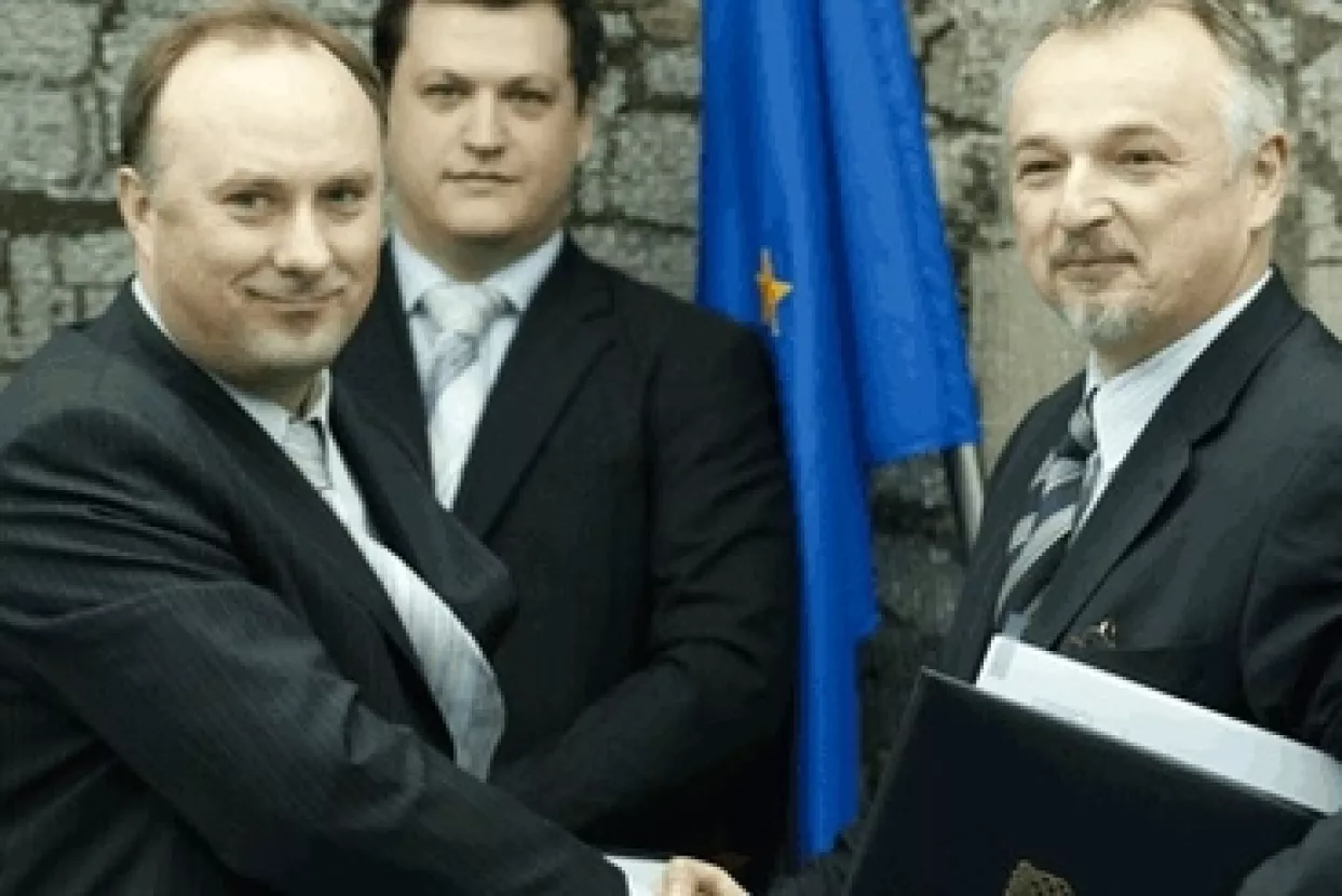 U 10 godina od strateškog partnerstva do međunarodnog spora