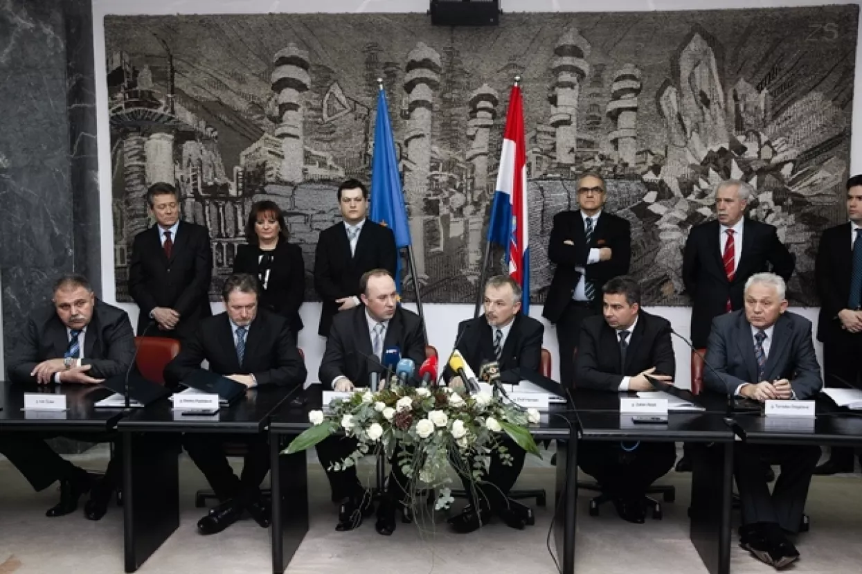 Pet scenarija u sjeni tjeralice za Hernádijem