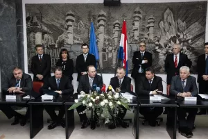 Pet scenarija u sjeni tjeralice za Hernádijem