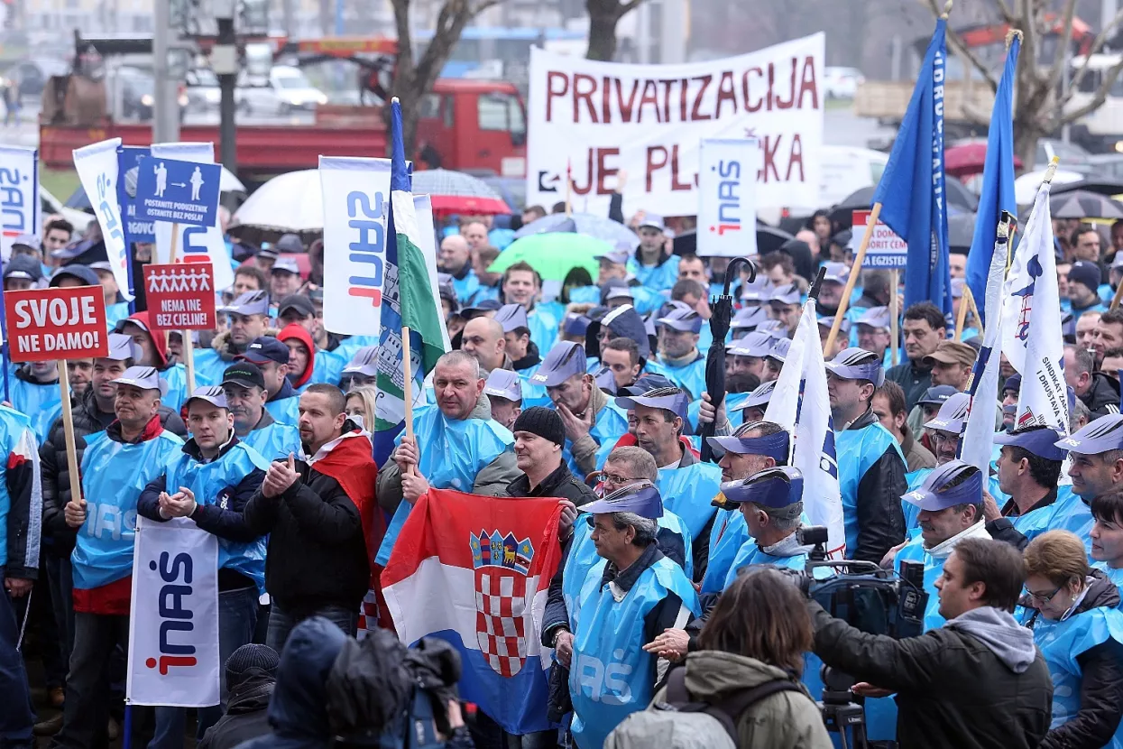 Prosvjed pred Inom - Sindikat najavio tužbu