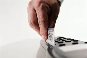 Visa smanjuje naknade, istraga okončana