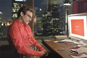 Ona: Senzualna Scarlett Johansson u računalu