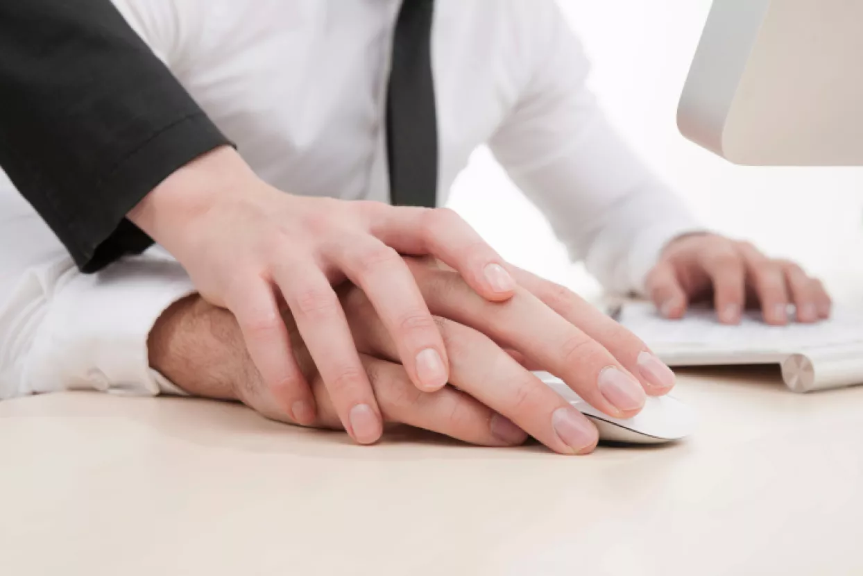 Svaki peti ispitanik priznao ljubavnu vezu na poslu