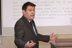 Lalovac želi srezati čak 367 dodataka na plaću