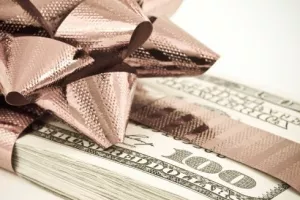 Trgovcima valutama bonusi će se gotovo prepoloviti