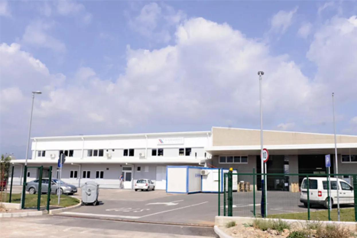 Zakone, spajalice i klozet-papir jeftino prodajemooo!