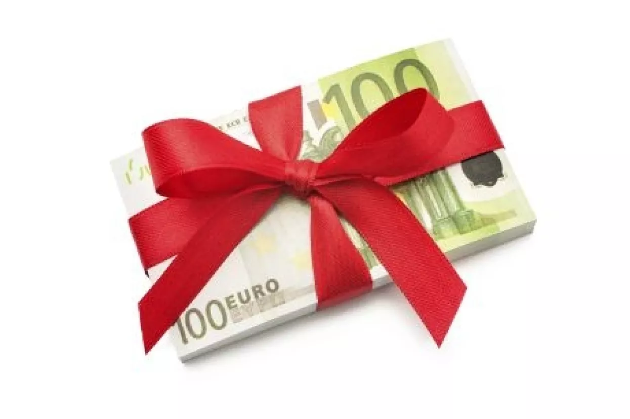 Trećina Europljana vjeruje da je novac neprikladan i nemaran dar